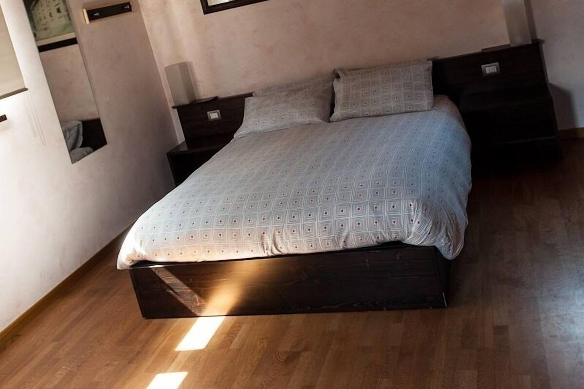 Blackout curtains, free WiFi, bed sheets, wheelchair access