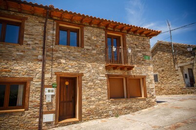 Self catering El Bulín de Paredes for 5 people