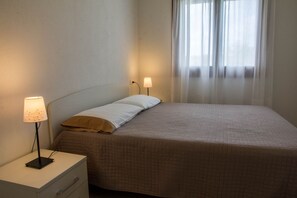 3 chambres, fer et planche à repasser, Wi-Fi, draps fournis