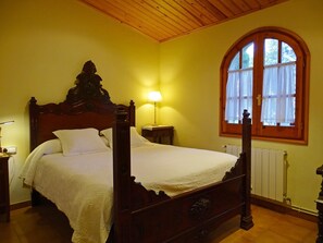 6 bedrooms, iron/ironing board, Internet, bed sheets - Beautiful house 5000m2 private garden with pool i and porch with barbecue.Wi-Fi (Valls)