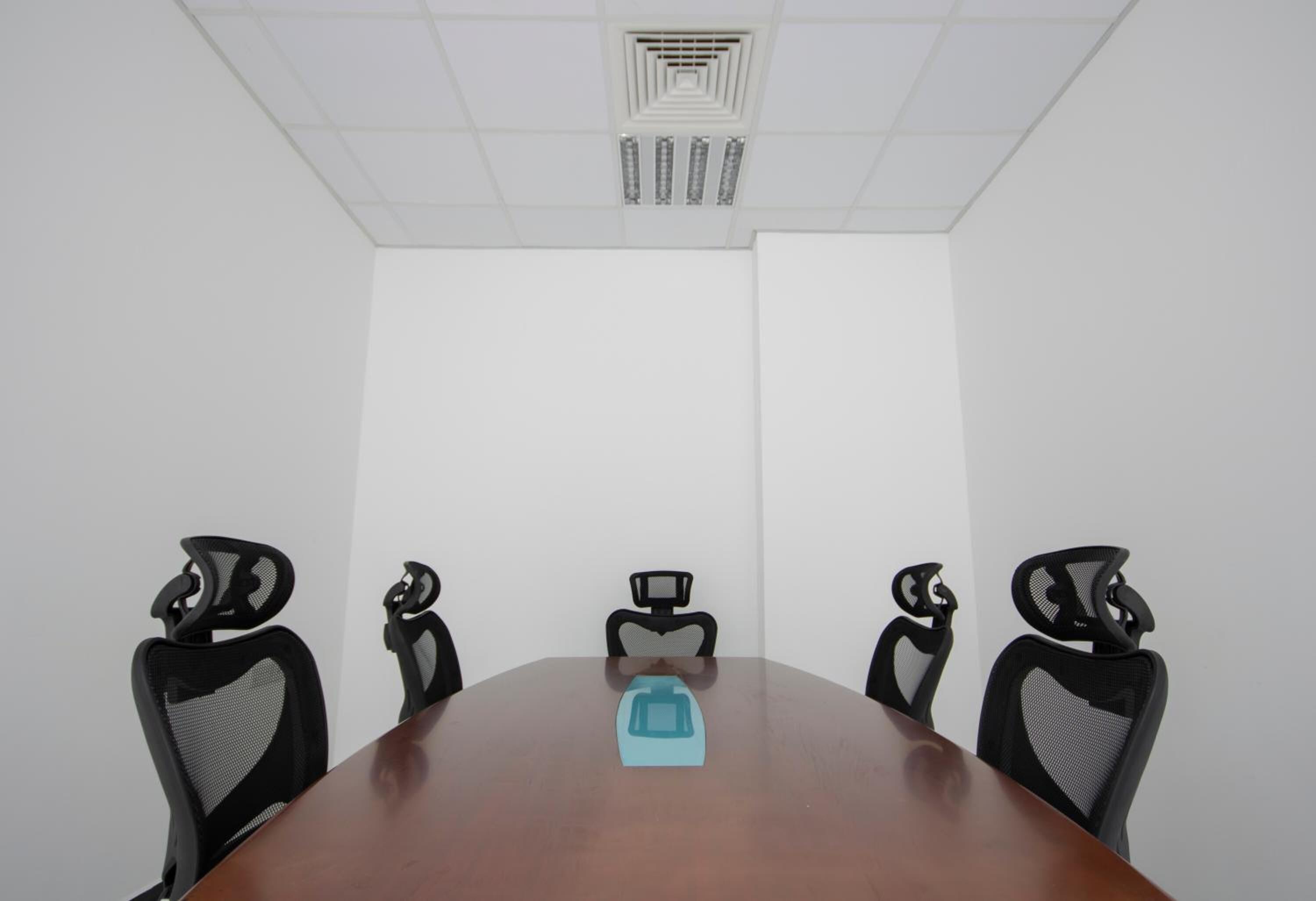 full-sized fridge, microwave, oven, stovetop