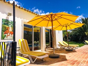 Terrace/patio - Beautiful Restored Algarve Typical Farmhouse, with Private Pool and Sea Views (Loule)