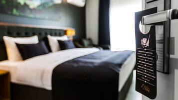 Standard Double Room | Minibar, in-room safe, desk, soundproofing
