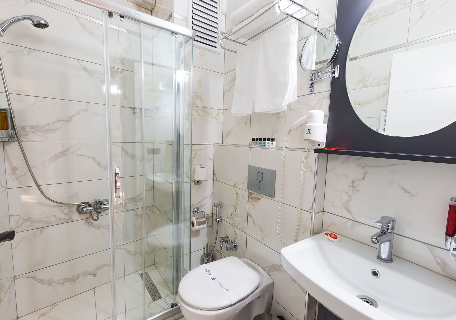 family room, city view | minibar, in-room safe, desk, soundproofing