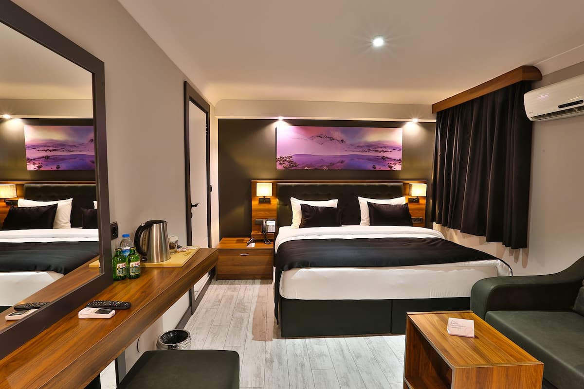 standard double room | minibar, in-room safe, desk, soundproofing