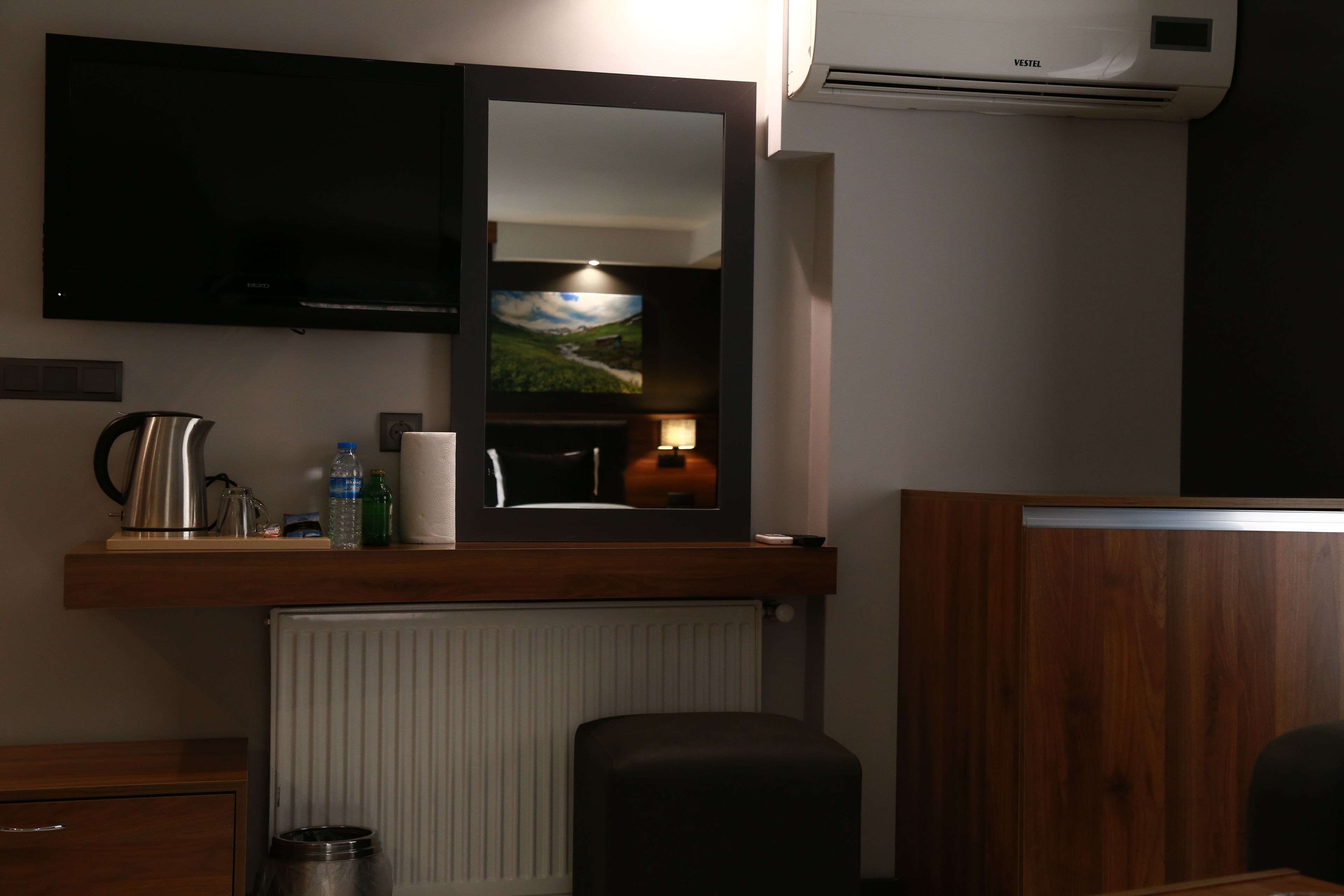 family room, city view | living area | lcd tv