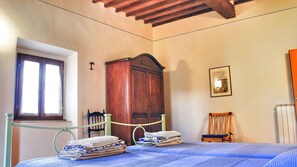 2 Schlafzimmer, Babybetten, kostenloses WLAN, Bettwäsche