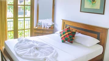 Langsir/tirai gelap terus, kalis bunyi, seterika/papan seterika