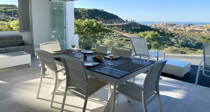 Brand New Luxury Golf and Beach Ferienwohnung auf Finca Cortesin Golf Club