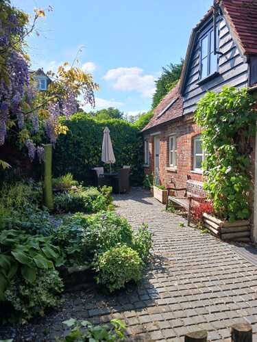 Superbly converted stables in beautiful countryside