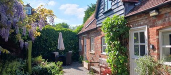 Superbly converted stables in beautiful countryside