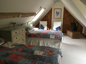 2 bedrooms, iron/ironing board, travel cot, free WiFi