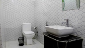 Chambre Double Supérieure, 1 grand lit, fumeur | Salle de bain