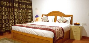 高级双人房, 1 张大床, 吸烟房 | 折叠床/加床（额外收费）、免费 WiFi