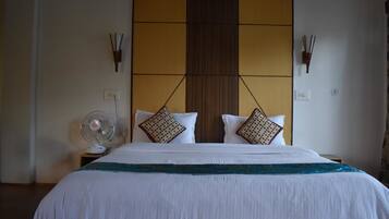 Superior Double Room, 1 Queen Bed, Smoking | Rollaway beds, free WiFi
