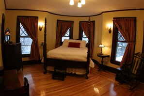 Traditional Double Room, 1 Queen Bed, Non Smoking | Soundproofing, free WiFi, bed sheets - Mulburn Inn (Bethlehem)