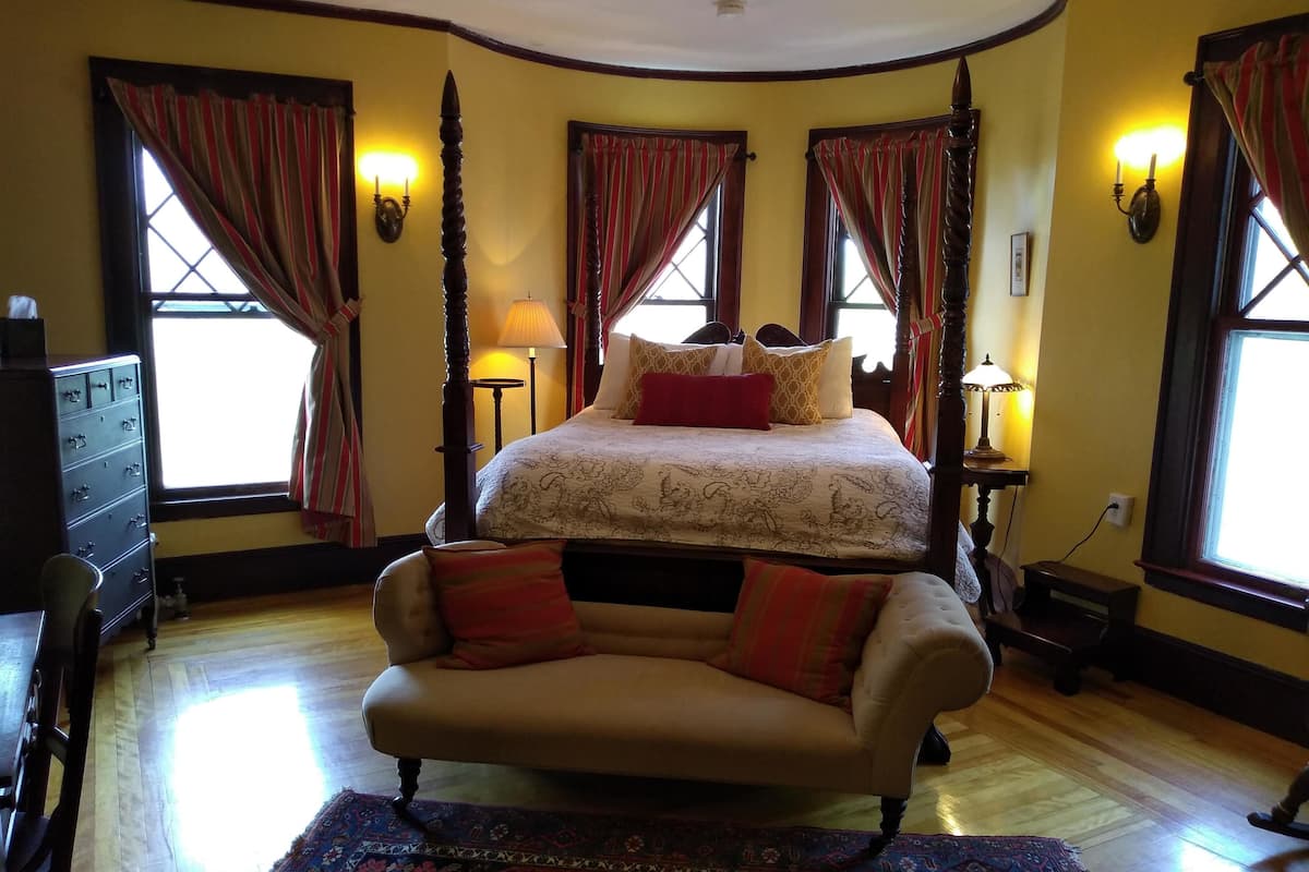 Traditional Double Room, 1 Katil Ratu (Queen), Non Smoking | Kalis bunyi, Wi-fi percuma, cadar katil