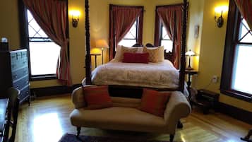 Traditional Double Room, 1 Queen Bed, Non Smoking | Soundproofing, free WiFi, bed sheets