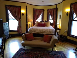 Chambre traditionnelle double, 1 grand lit, non-fumeur | Système d’insonorisation, accès au Wi-Fi (inclus), literie fournie