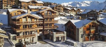 Triplex 100m², full services 4 *, 3 bedrooms, 2 bathrooms / d, 3 South balconies and 2 parking spaces