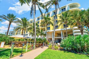 Exterior - Premium 3 Bedroom 3 Bath on Siesta Key Beach! (Siesta Key)