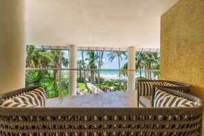 Terrace/patio - Premium 3 Bedroom 3 Bath on Siesta Key Beach! (Siesta Key)