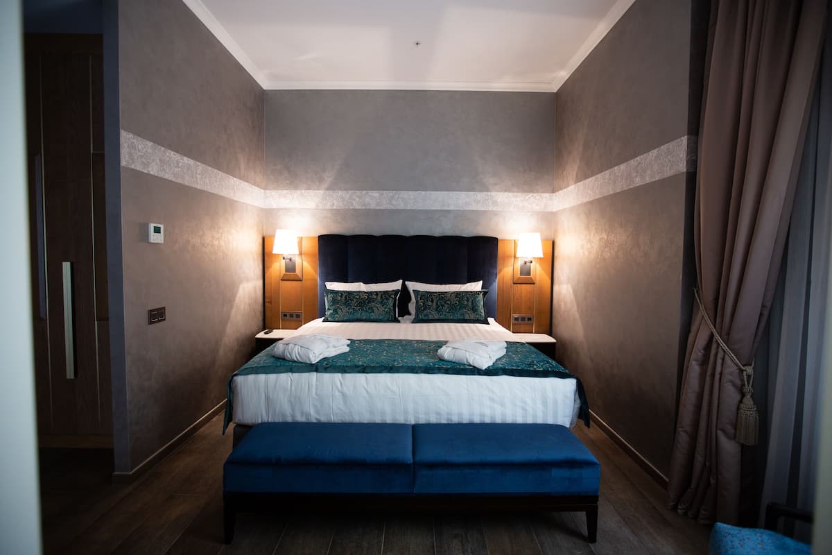 deluxe suite, 2 bedrooms, shared bathroom, partial sea view | 1 bedroom, minibar, in-room safe, desk