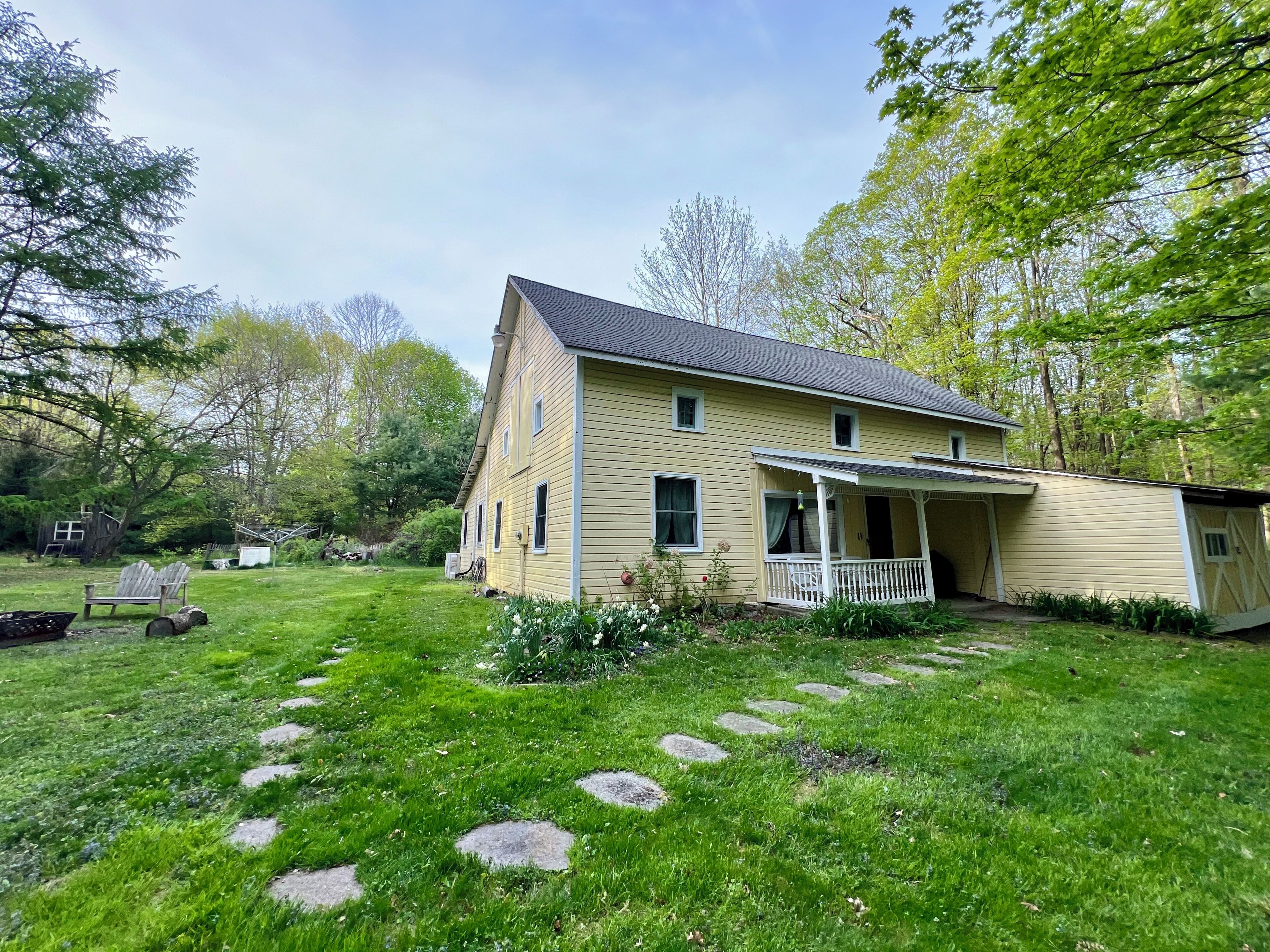 Swim, kayak, hike, fish, ski and enjoy the countryside in this rustic cabin