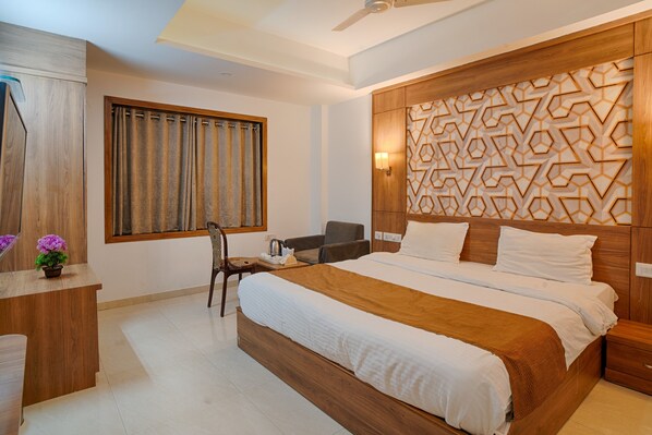 Kahden hengen deluxe-huone | Työpöytä, ilmainen Wi-Fi, vuodevaatteet