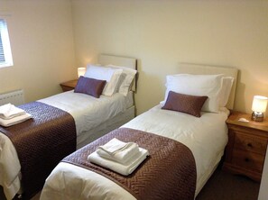 2 bedrooms, iron/ironing board, WiFi, bed sheets - Luxury Accommodation close to centre of Ancient Coaching Village of Belford (Belford)