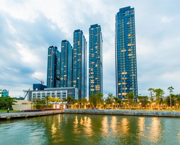 Property grounds - Saigon House Vinhomes Golden River (Ho Chi Minh City)