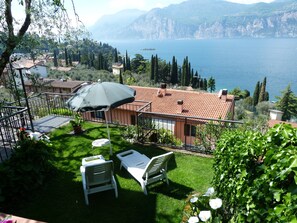 Property grounds - wonderful lake view, wifi, swimming pool, garage (Malcesine)