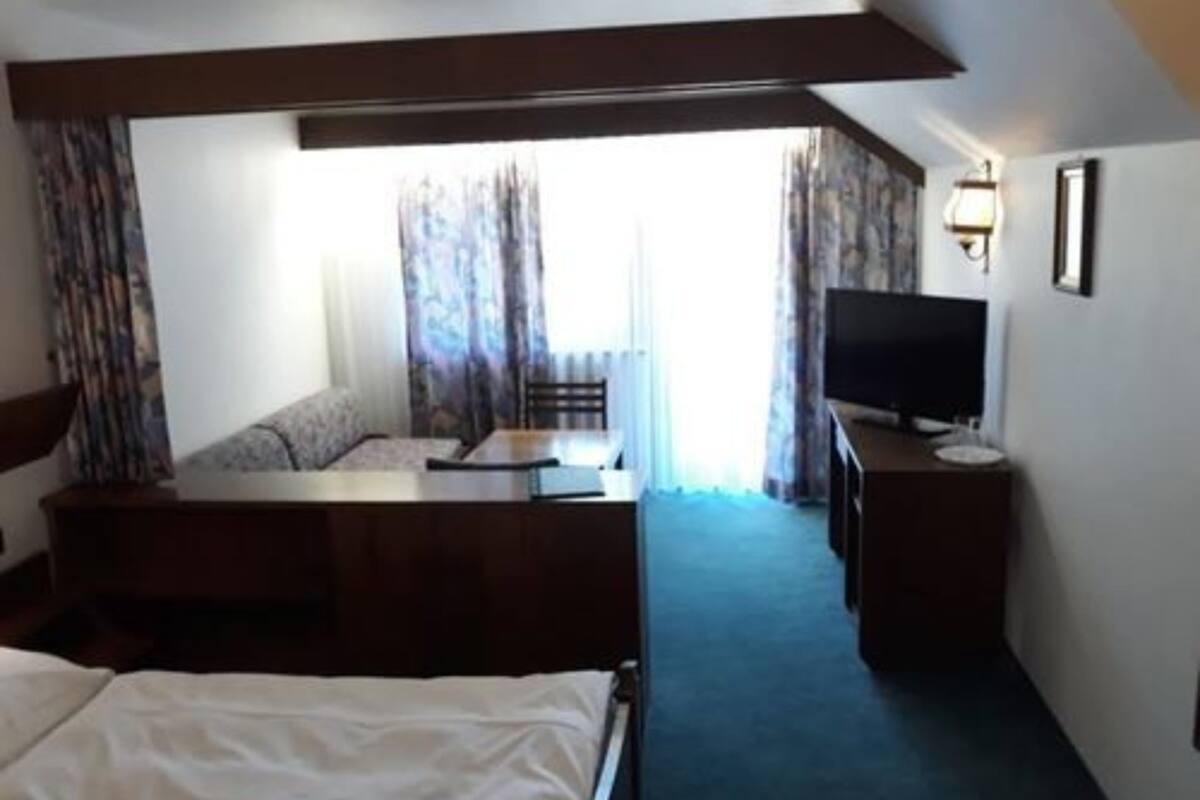 In-room safe, desk, iron/ironing board, WiFi (free)