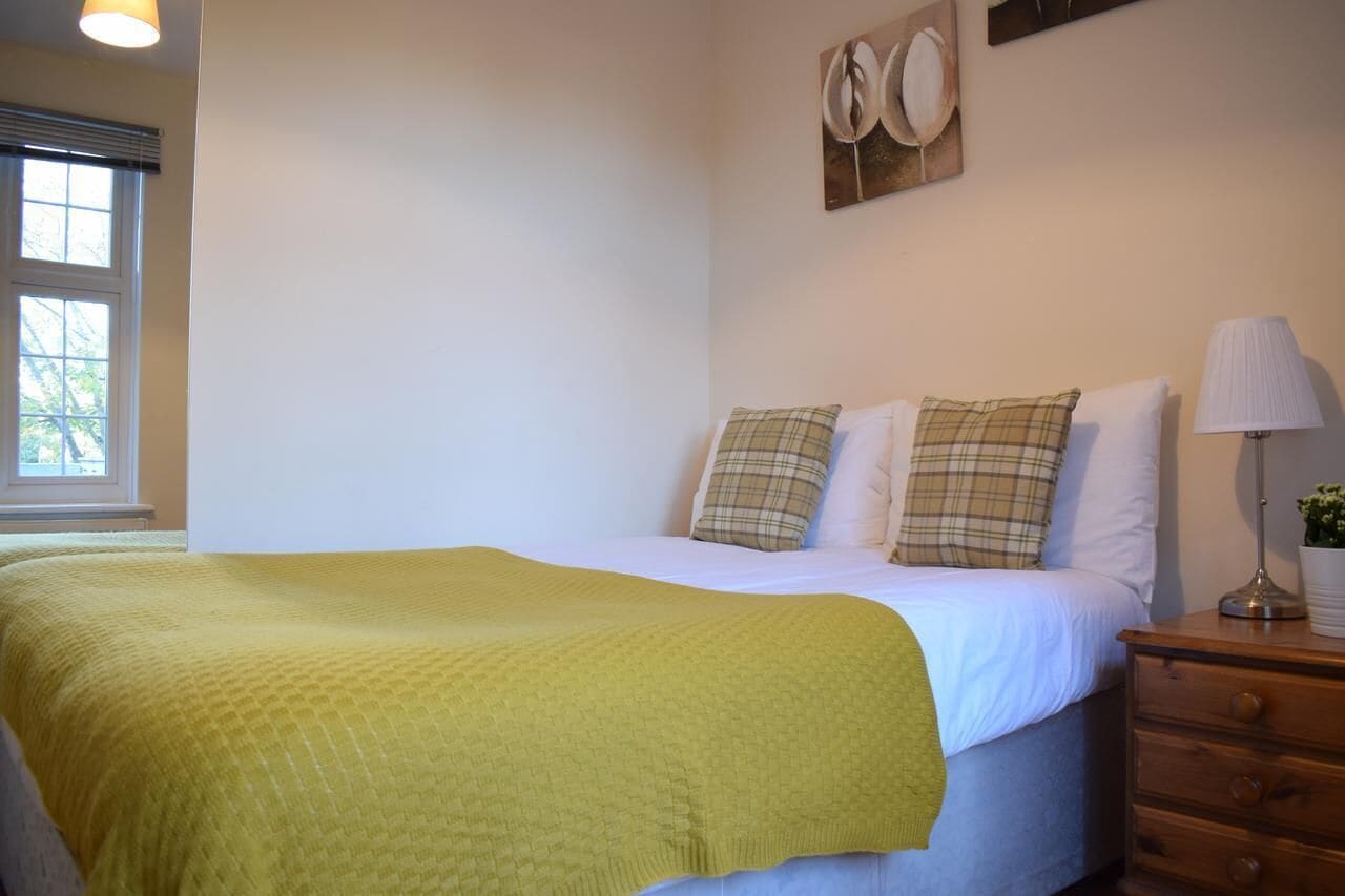 Nhà | 2 phòng ngủ, trang trí khác biệt 