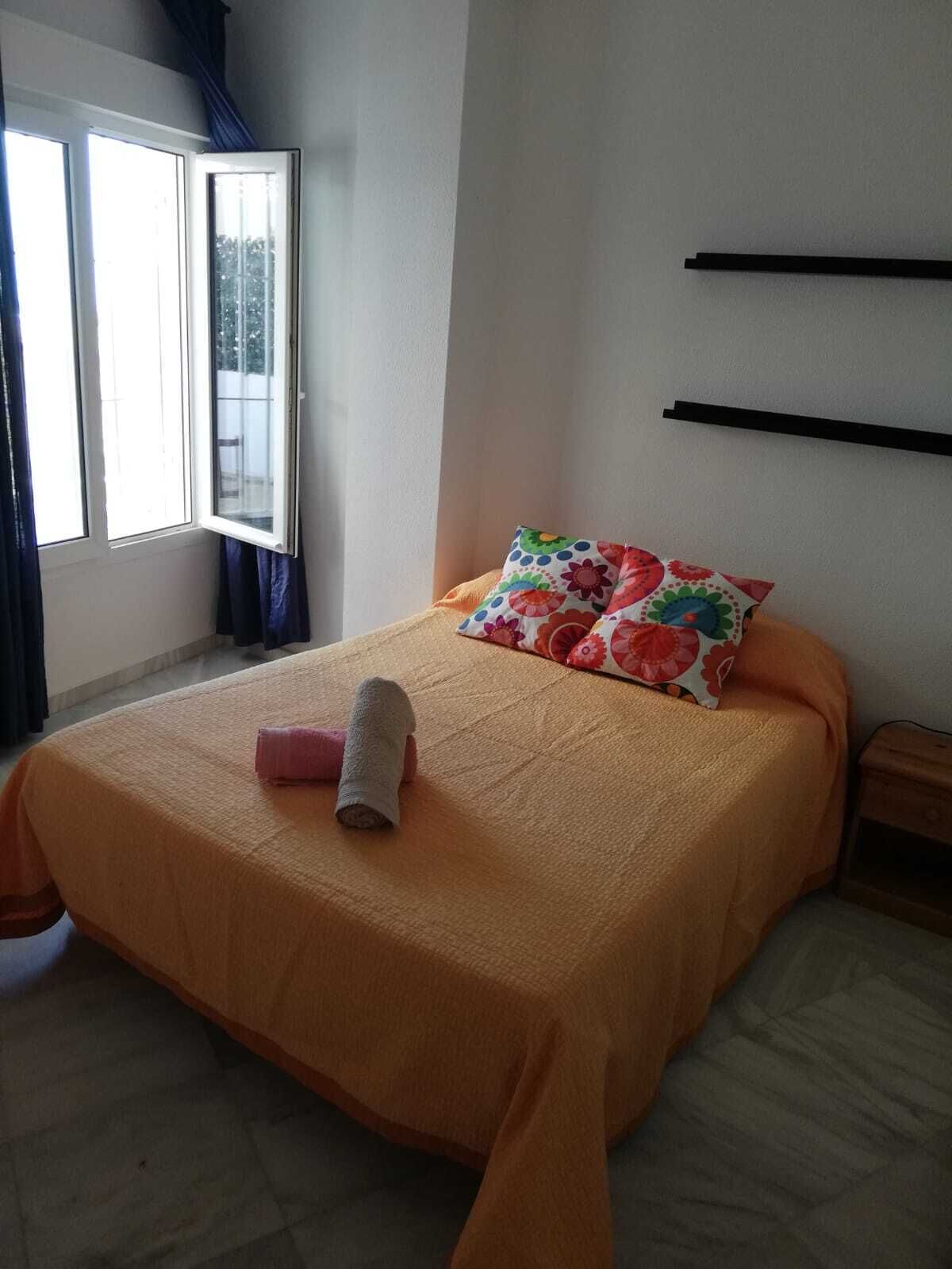 2 chambres, fer et planche à repasser, Wi-Fi gratuit, draps fournis