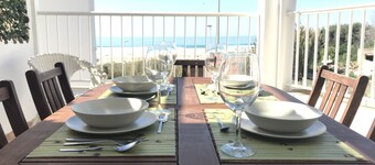 1ª línea de playa, gran terraza frente al mar, WIFI gratis