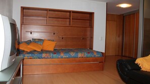 1 bedroom, internet, bed sheets