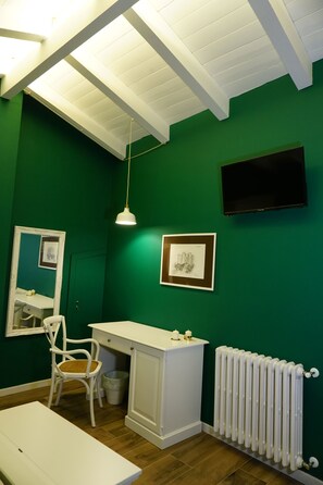 Basic Double Room, Non Smoking, City View | Minibar, desk, blackout drapes, soundproofing - Il Borgo B&B (Corato)