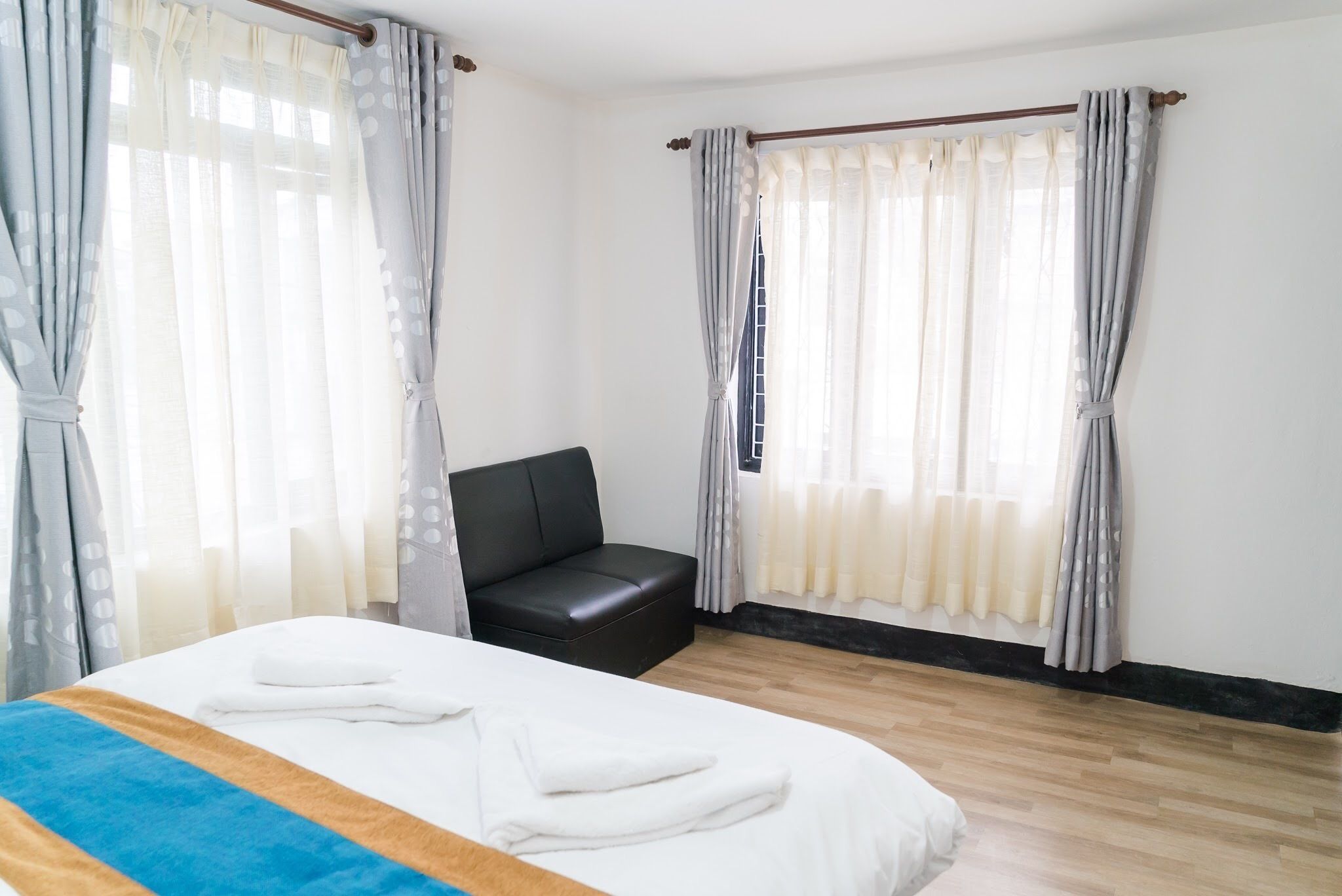 Deluxe-Doppelzimmer, 1 Queen-Bett, Nichtraucher, Eckzimmer | Zimmersafe, Schreibtisch, laptopgeeigneter Arbeitsplatz