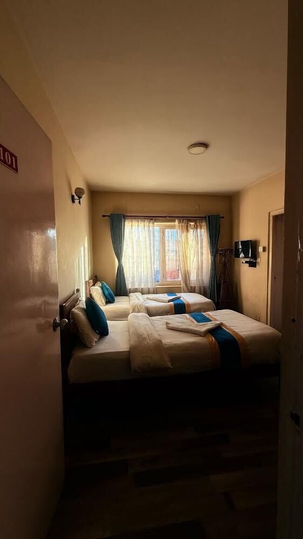 1 bedroom, in-room safe, desk, laptop workspace
