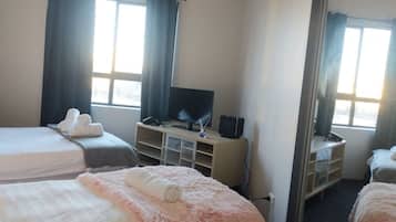 Apartment, 2 Bedrooms, Shared Bathroom