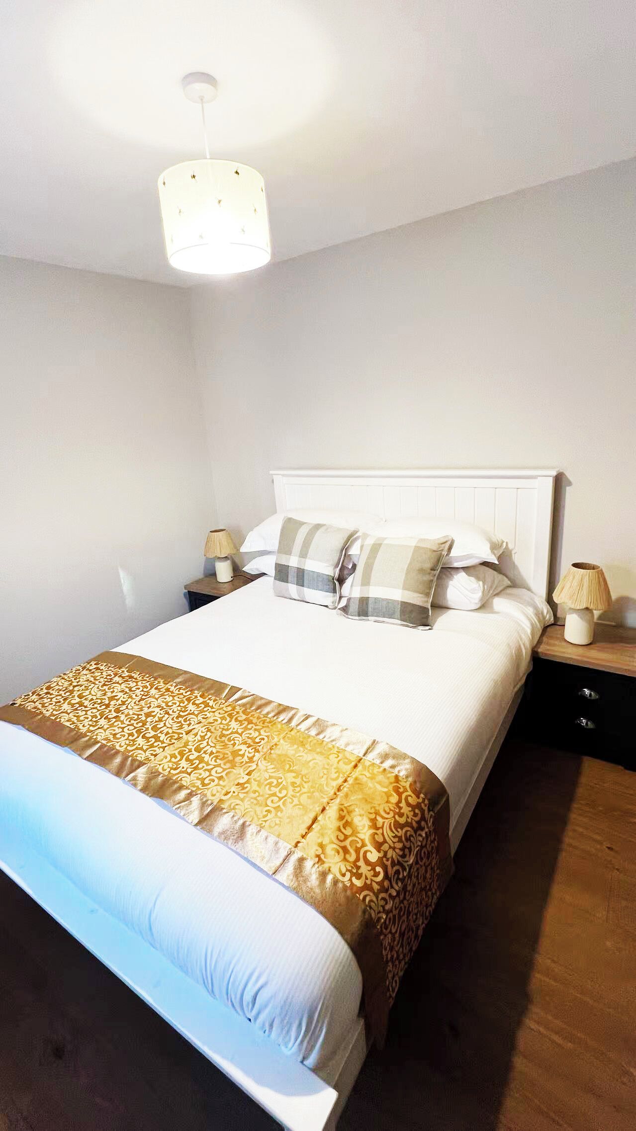 Premium bedding, desk, iron/ironing board, free WiFi