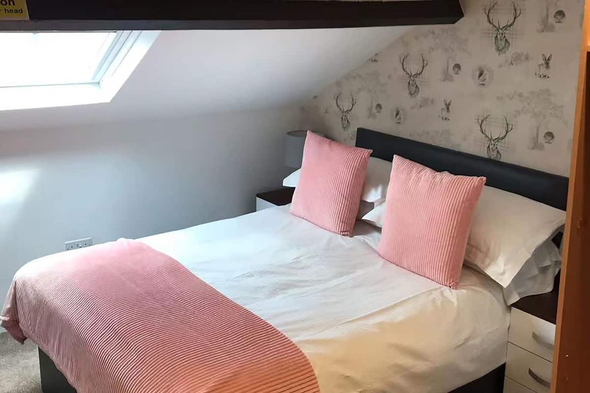 Standaard loft, 1 tweepersoonsbed (Loft 11) | 1 slaapkamer, een bureau, een strijkplank/strijkijzer, gratis babybedden