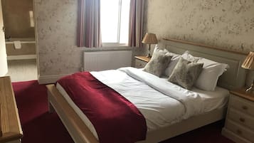 1 bedroom, desk, iron/ironing board, free cots/infant beds