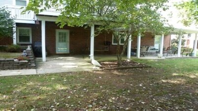 Lexington Apt. with parking & private entrance Preview listing