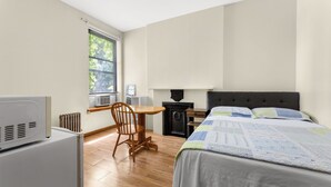 Habitación estándar, para no fumadores, cocineta (and Dining Table)