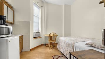 Deluxe Room, 1 Double Bed | 1 bedroom, soundproofing, bed sheets