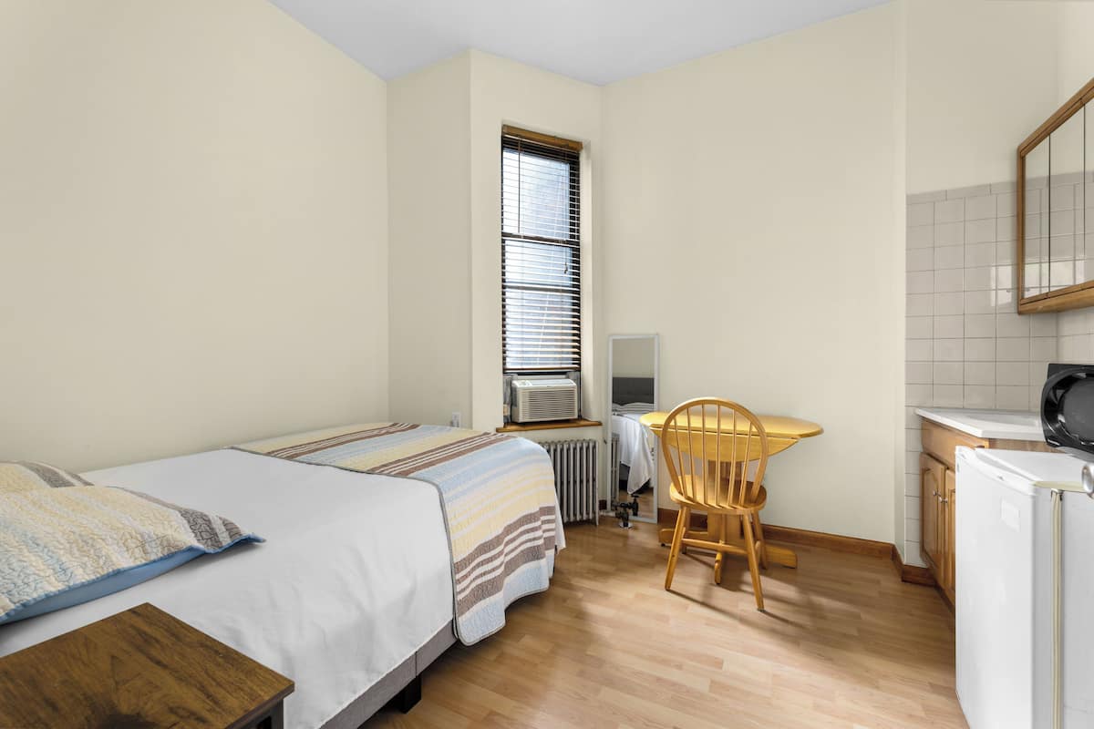 Basic Room, Refrigerator & Microwave | 1 bedroom, soundproofing, bed sheets