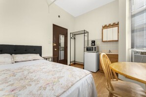 Deluxe Room, 1 Double Bed | Soundproofing, bed sheets