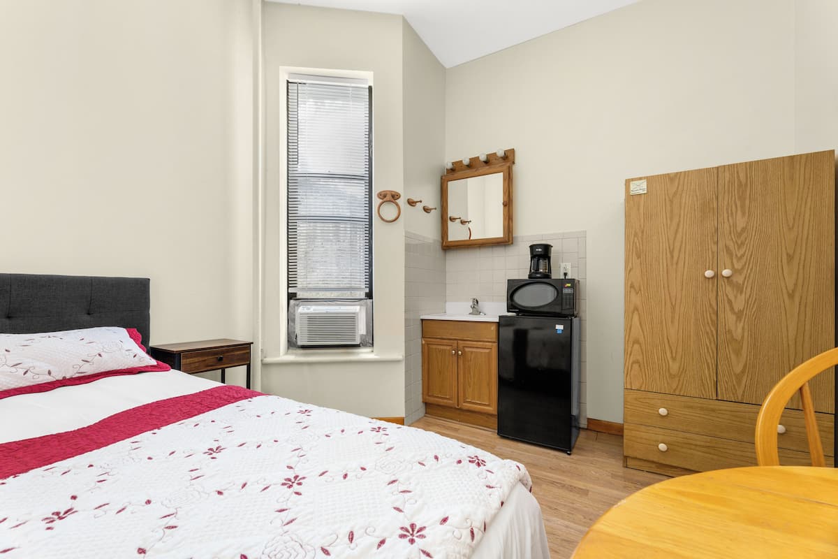 1 bedroom, soundproofing, bed sheets